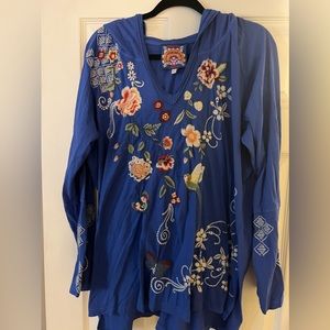 Johnny was embroidered top - size Xl